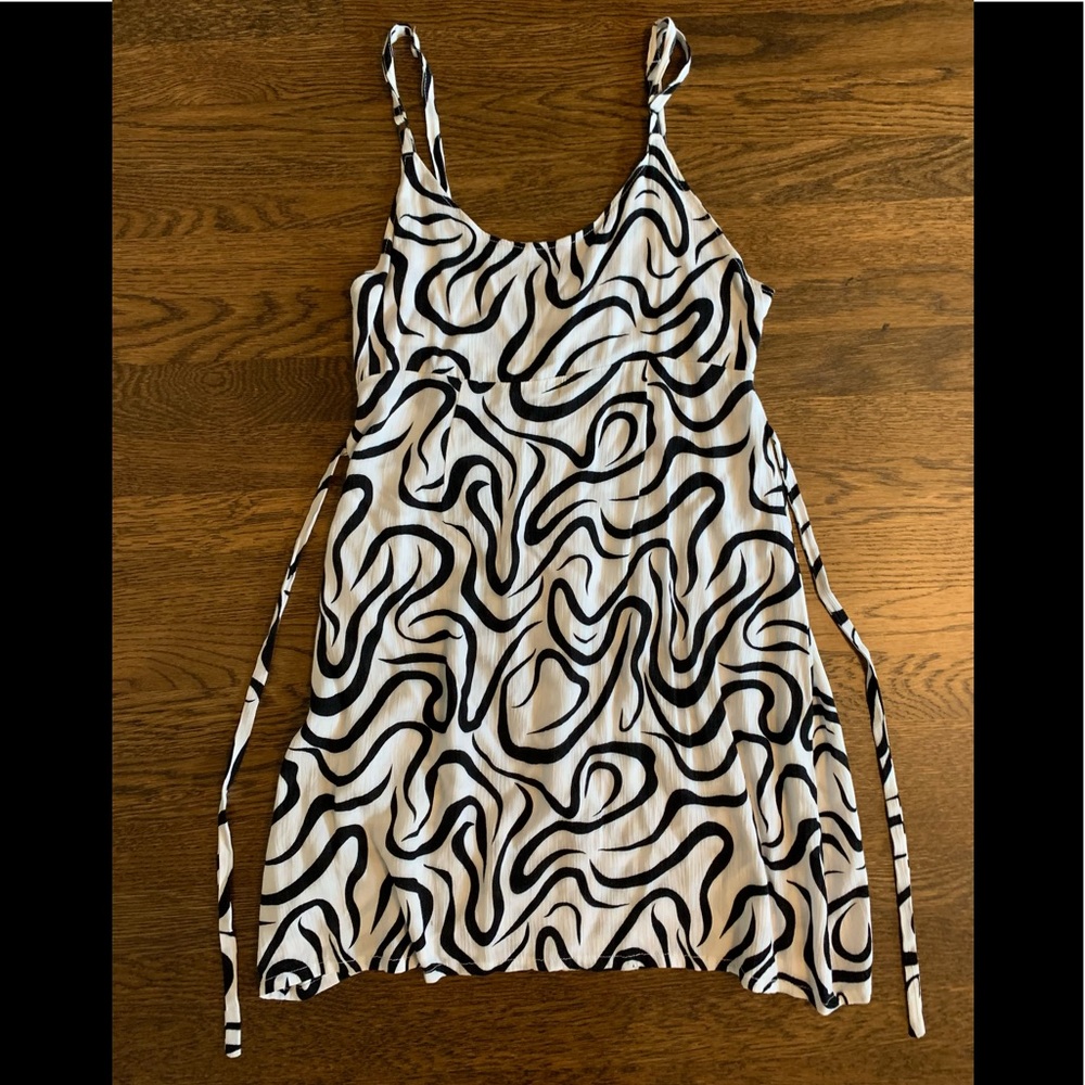 Black and white west moon dress woman’s size small